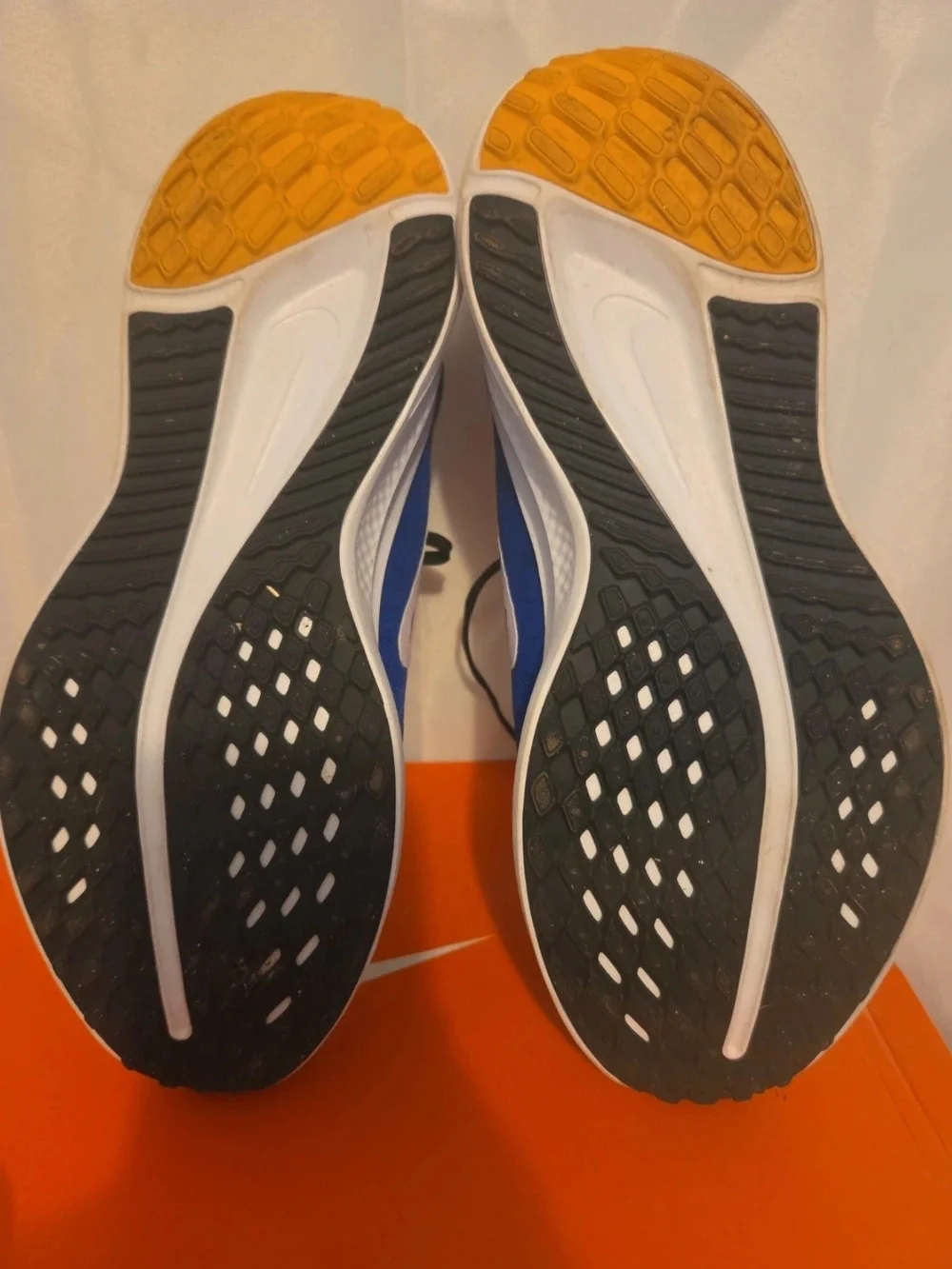 Nike Quest 5 'Black High Voltage Wonens Size 12 Mens 10.5